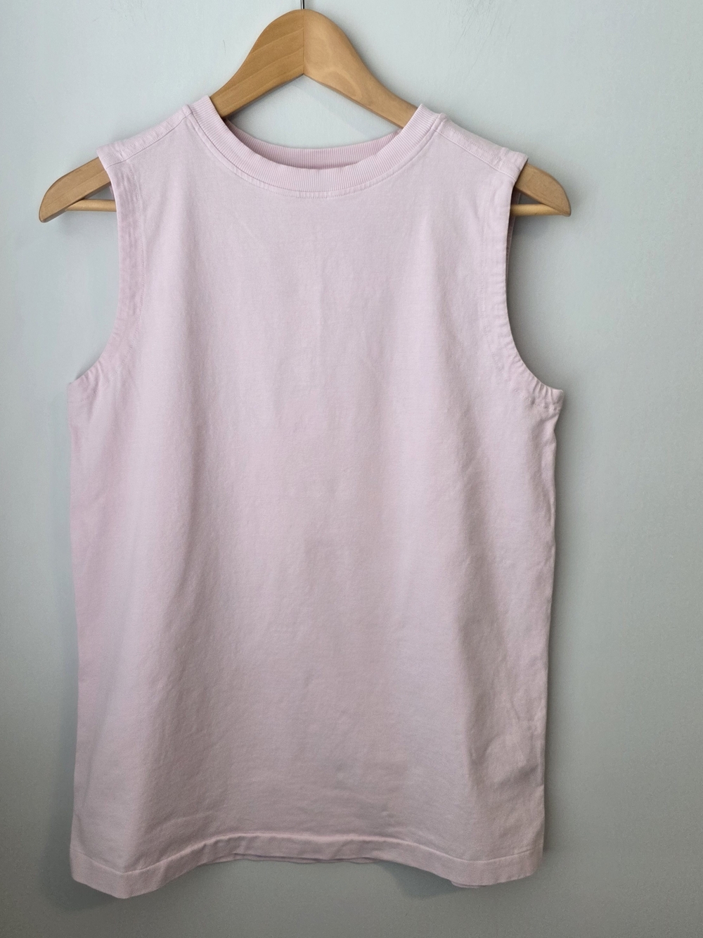 Lululemon Pink Sleeveless Tank Top Logo Casual Athletic Approx 18.5” P2P